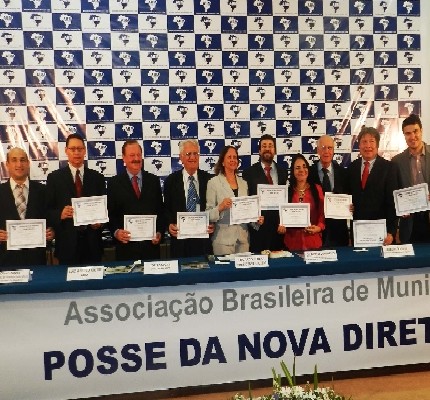 Nova diretoria empossada